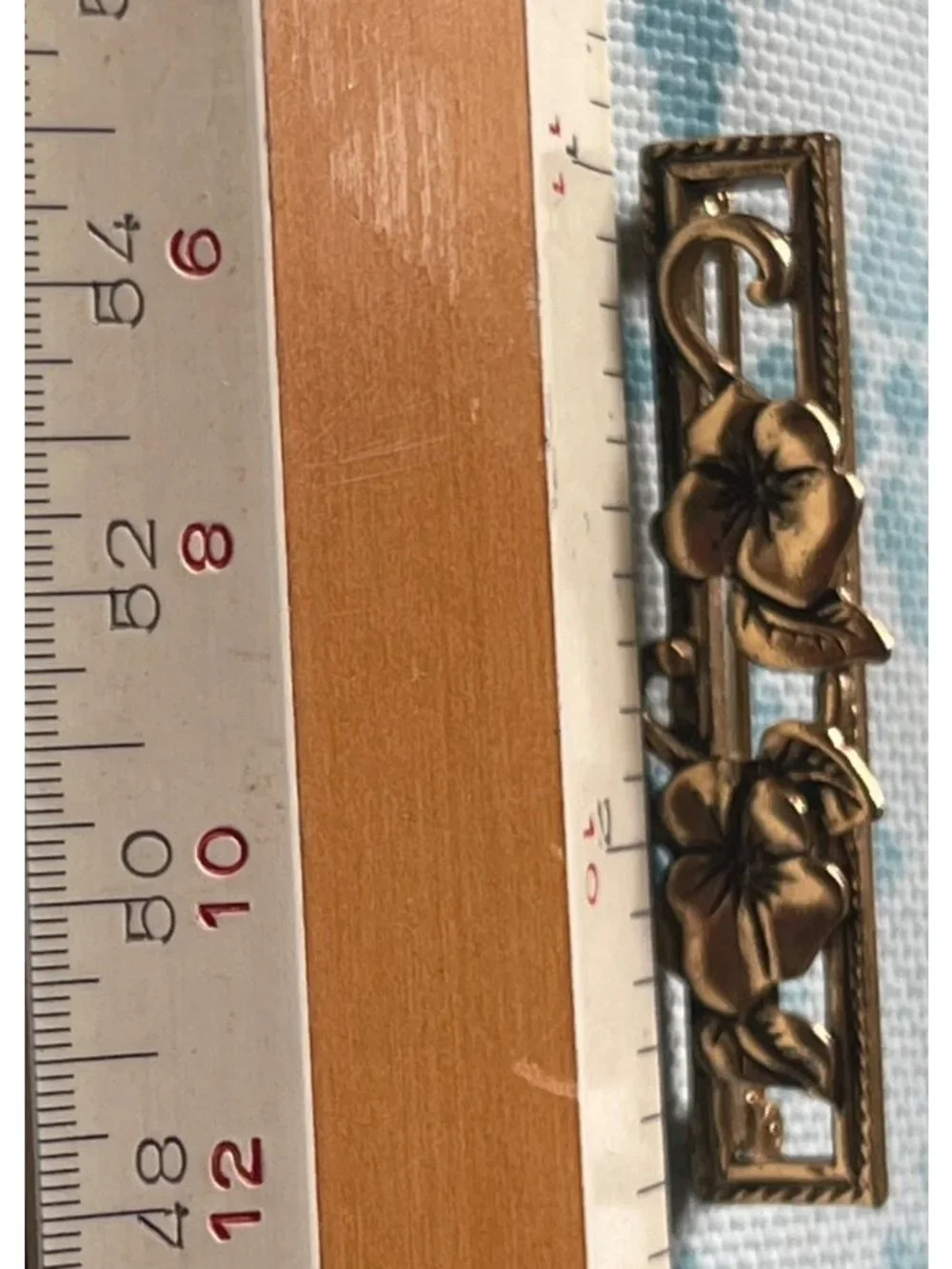Vtg Avon Goldtone Floral Bar Brooch 1.5